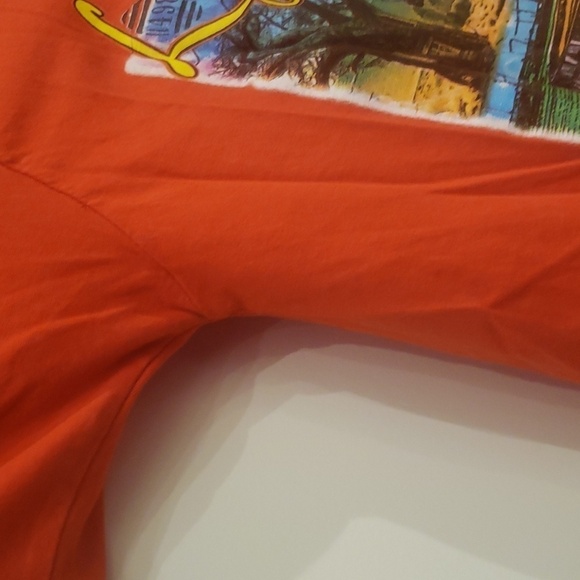 DL88 Bring it On District London Red Lighthouse T-shirt V-Neck Size XL Uni - Picture 4 of 11